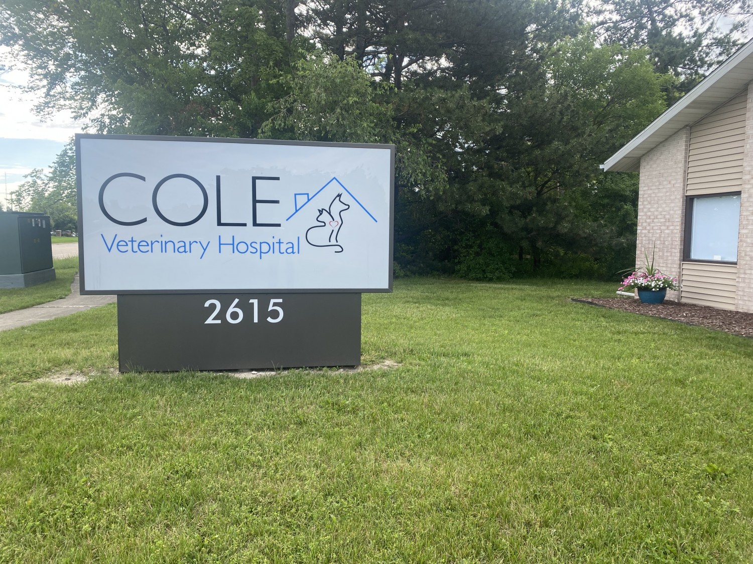 Cole Veterinary Hospital sign